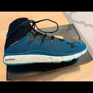 Under Armour Delta! Super Super Comfortable sz13!